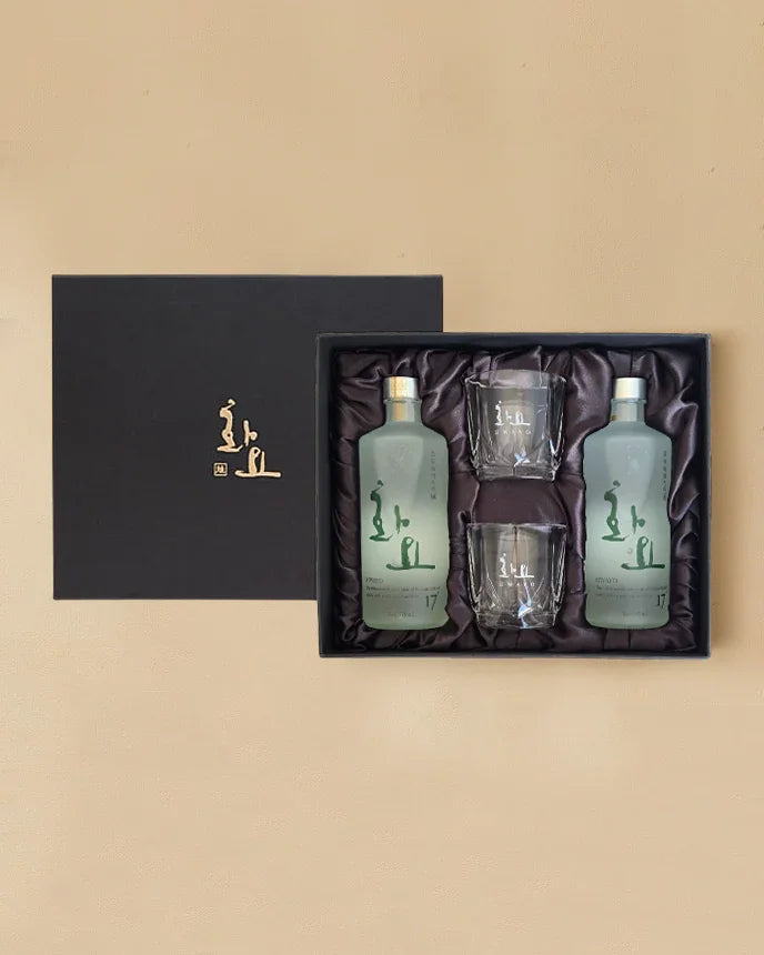 Hwayo Soju 17% 375ml Set (2 Bottles + 2 Glasses) - DotAsia