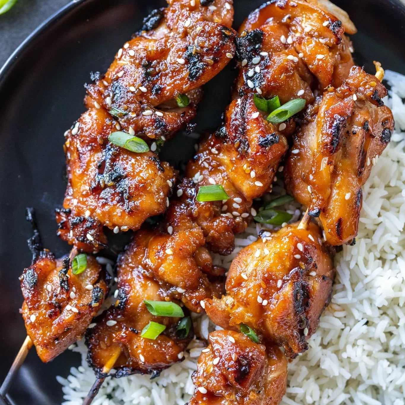 비비고 매콤 숯불 닭꼬치 180g (3개입) - 냉동 - DotAsia