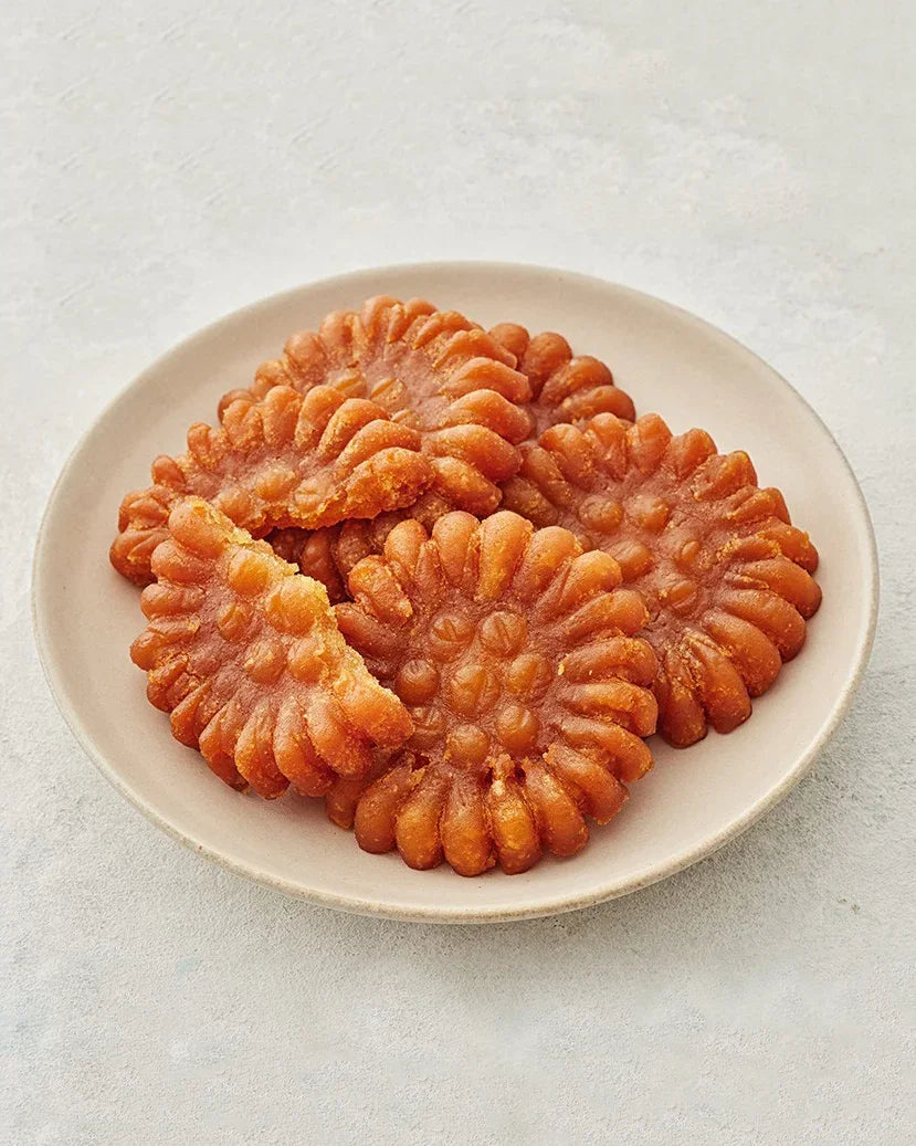 Sangju Dried Persimmon Yakgwa 300g (10 pieces) - Refrigerated 1 - DotAsia