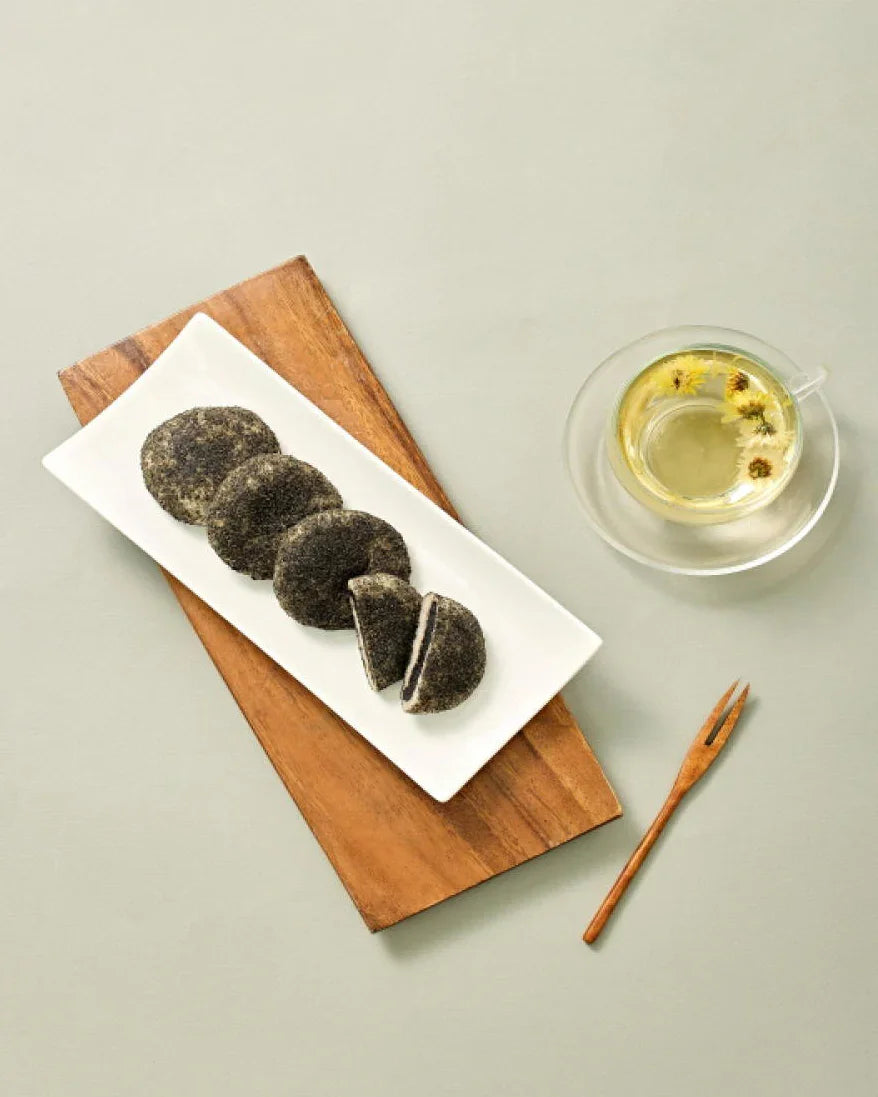 Myeongmidang Injeolmi Black Sesame Rice Cake 400g (10 pieces) - Frozen 1 - DotAsia